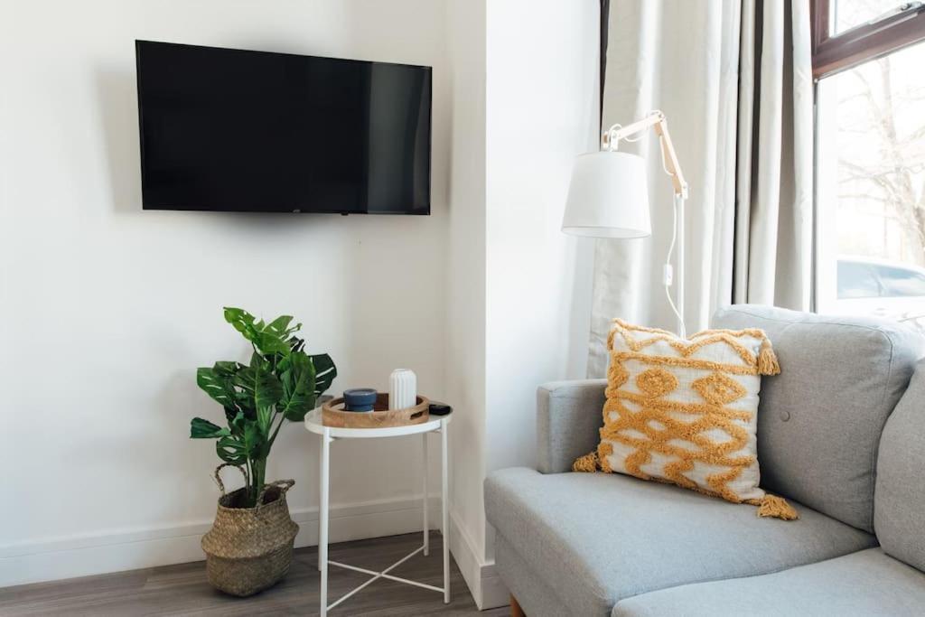 Stylish 2 Bedroom Flat In Ilford, London Ngoại thất bức ảnh
